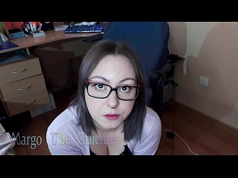 ❤️ Ragazza sexy con gli occhiali succhia il dildo profondamente sulla macchina fotografica ☑ Porno fatto in casaal it.onlydesiporn.ru ️❤